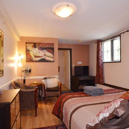 Marketa'S Bed And Breakfast Виктория Экстерьер фото