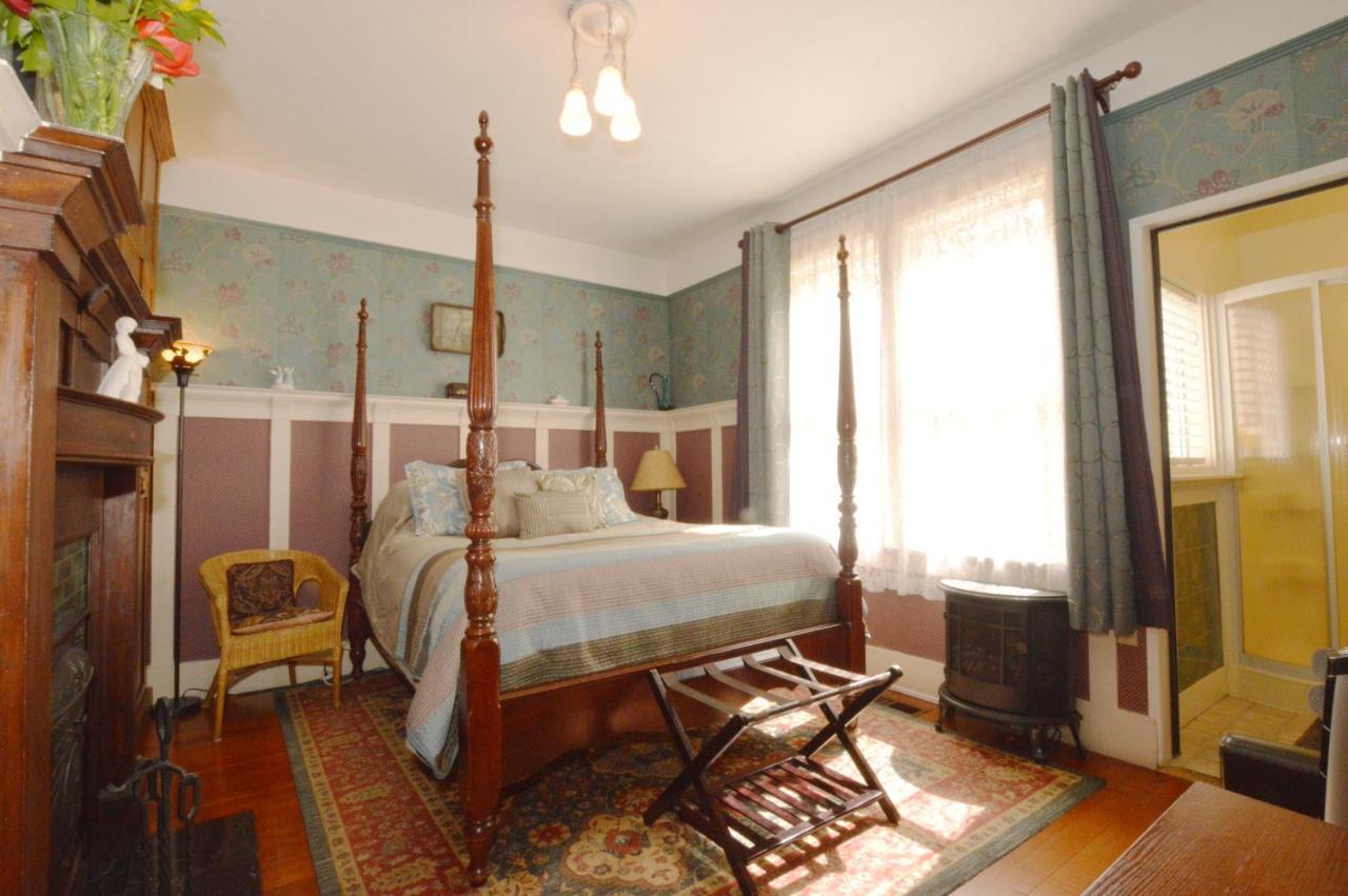 Marketa'S Bed And Breakfast Виктория Экстерьер фото