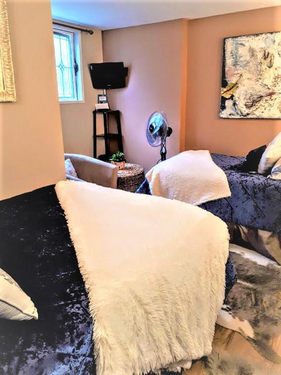 Marketa'S Bed And Breakfast Виктория Экстерьер фото
