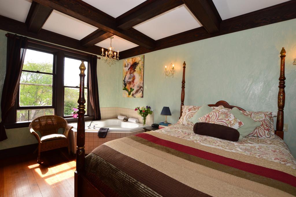 Marketa'S Bed And Breakfast Виктория Экстерьер фото