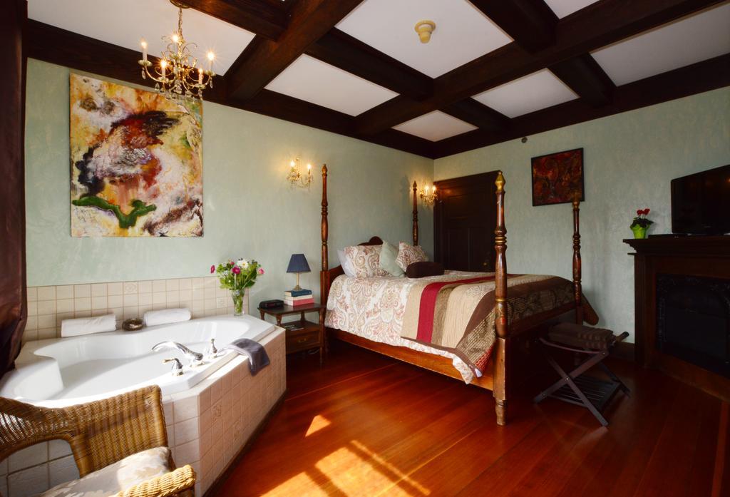 Marketa'S Bed And Breakfast Виктория Экстерьер фото