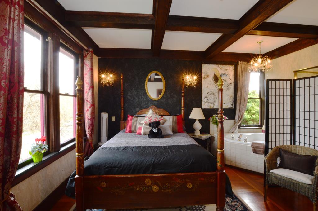 Marketa'S Bed And Breakfast Виктория Экстерьер фото