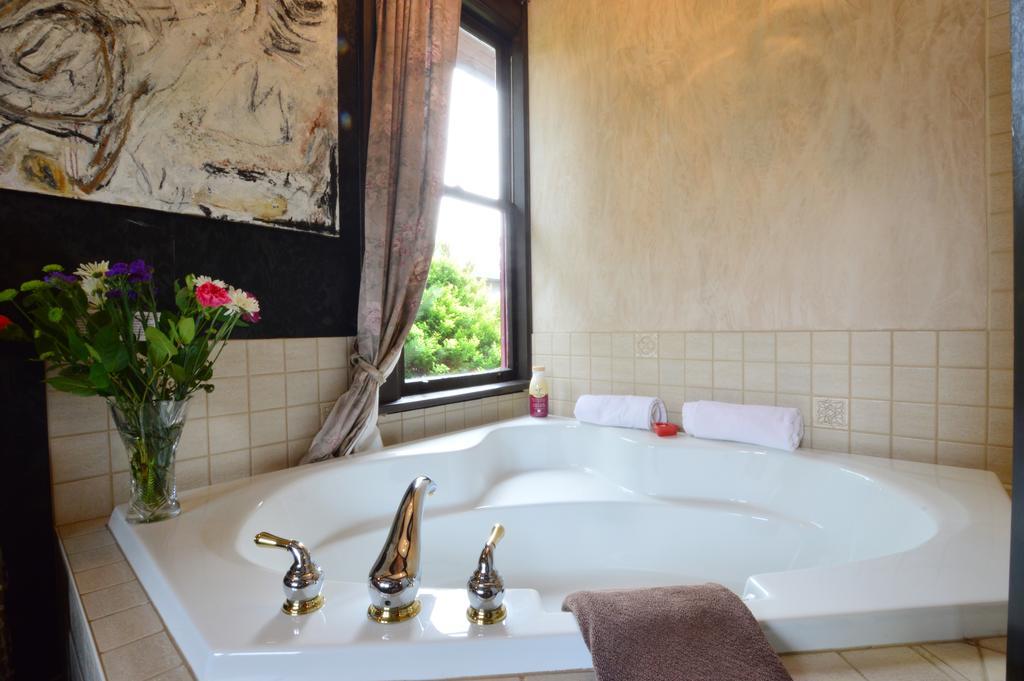 Marketa'S Bed And Breakfast Виктория Экстерьер фото