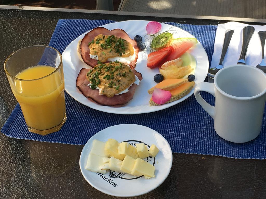 Marketa'S Bed And Breakfast Виктория Экстерьер фото