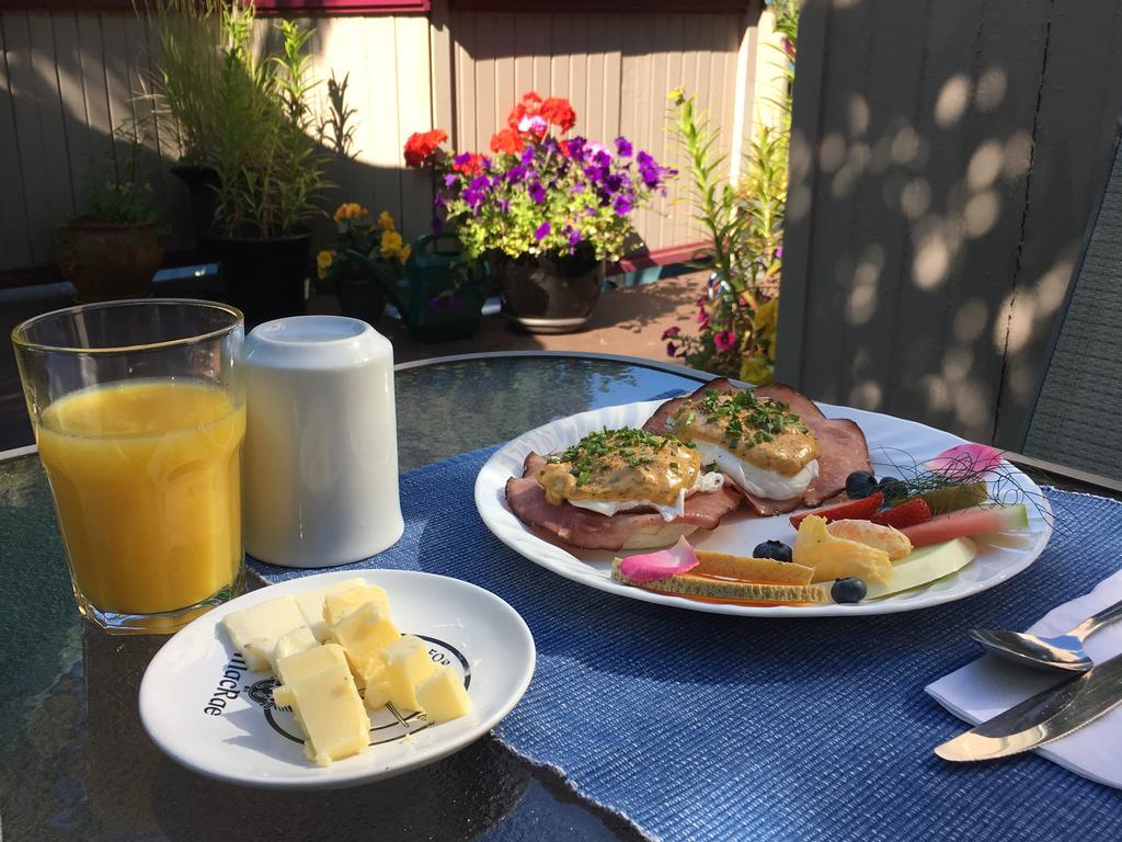 Marketa'S Bed And Breakfast Виктория Экстерьер фото
